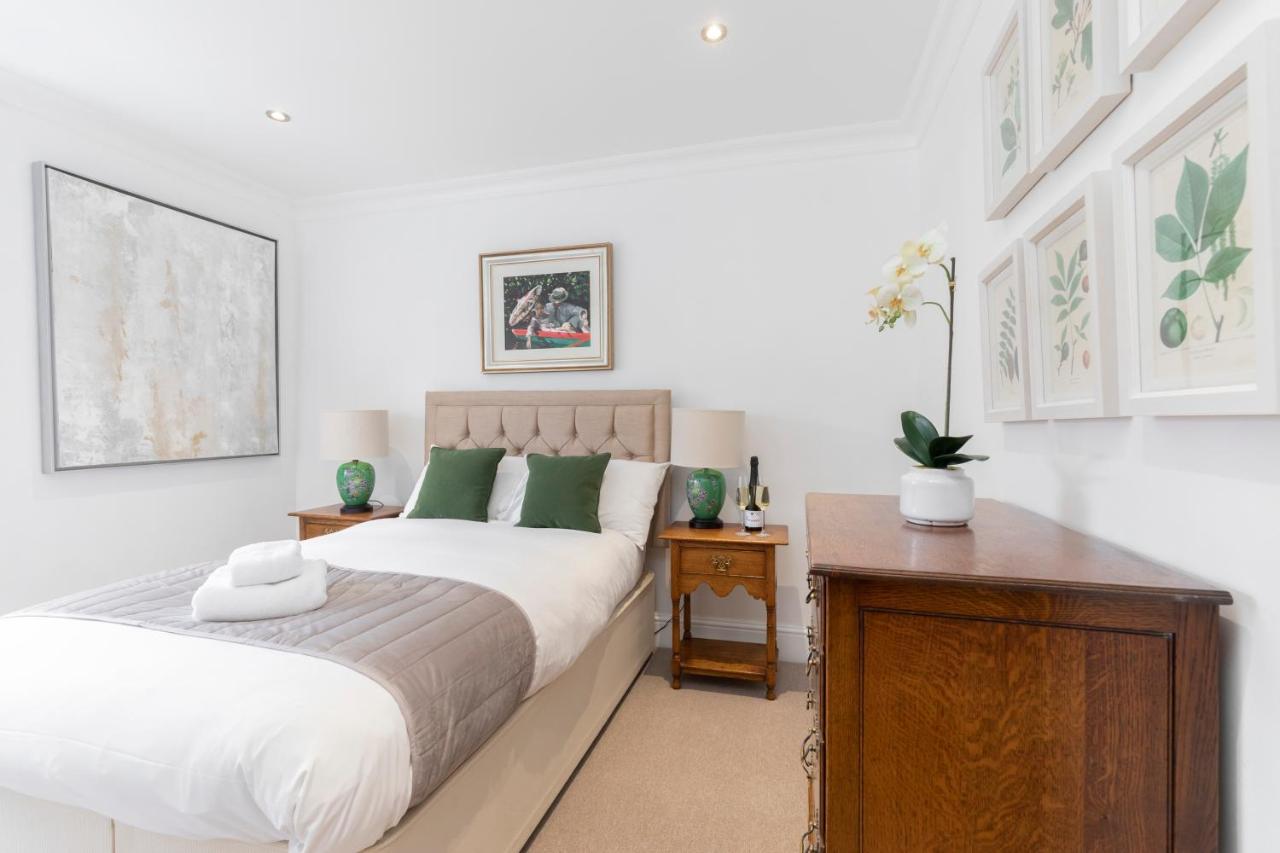Beautiful 4 Bedroom Home Cheltenham Exterior foto